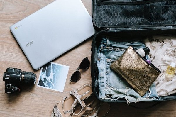 Quels sont les éléments indispensables à emporter dans sa valise pour un séjour à Périgueux ?