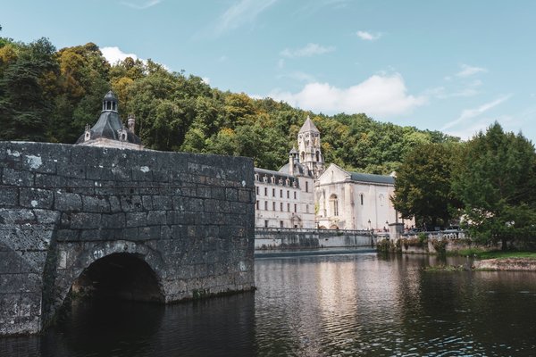 Quelles sont les escales les plus intéressantes et les plus insolites pour une croisière à Périgueux ?