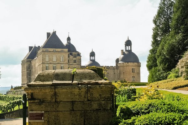 Quelles sont les destinations les plus adaptées pour un road trip à Périgueux ?