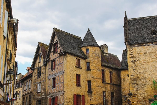 Découvrez les merveilles culturelles, historiques et ludiques des villes autour de Périgueux !